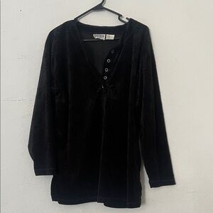 Jaclyn Smith Elegant Black Long Sleeve Tee